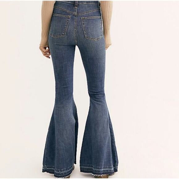 We The Free Irreplaceable Super Wide Flare Jeans Size 28 Raw Hem High Waisted - Picture 2 of 8